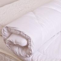 Стеганое одеяло с наполнителем шелк